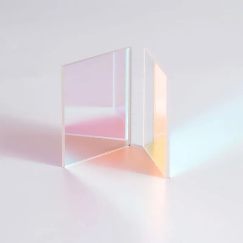 Дихроичное зеркало, пропускающее красный, отражающее зелёный, с AR-покрытием