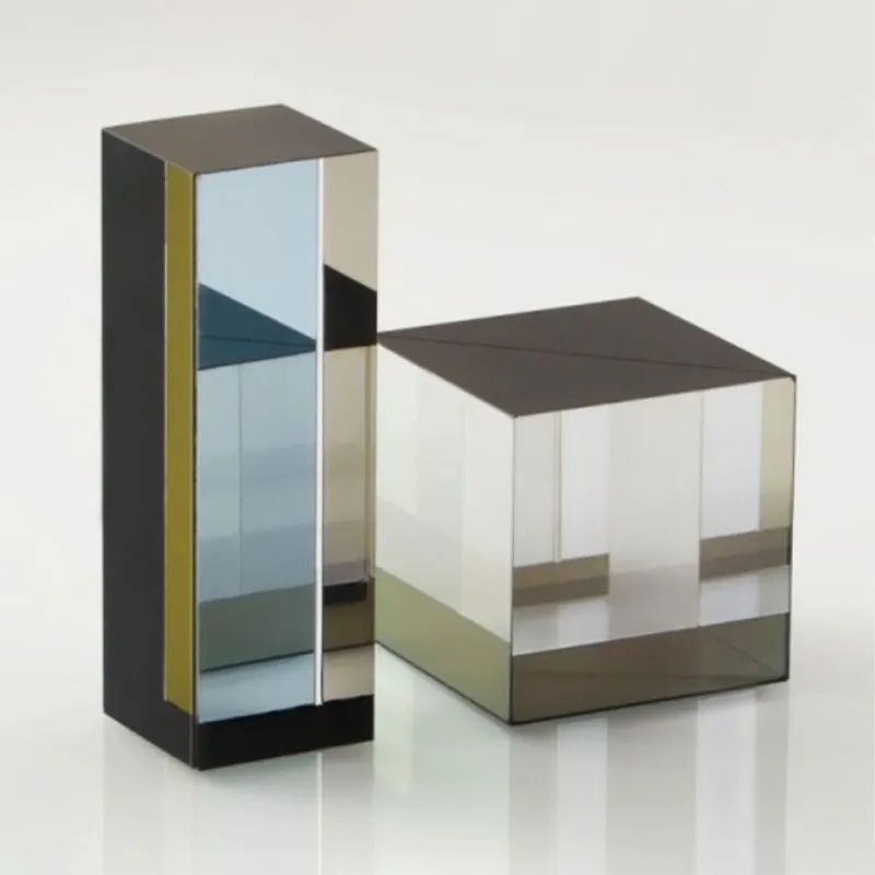 Светоделительная призма