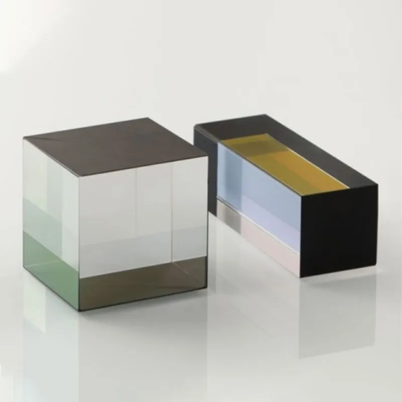 Светоделительная призма