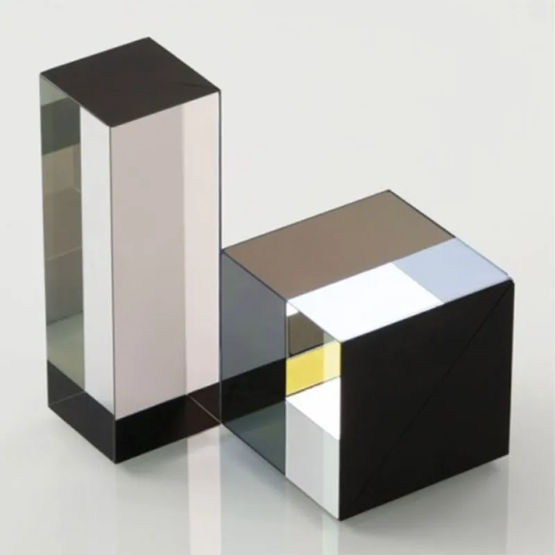 Светоделительная призма