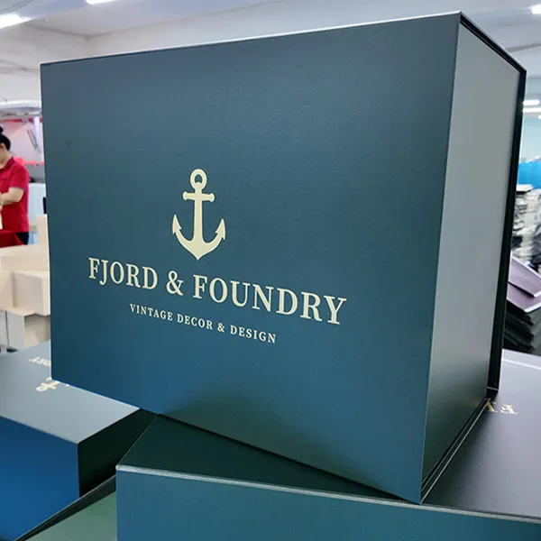 Changchun Longfeng Packaging & Printing поставляет на рынок Норвегии подарочные коробки премиум-класса темно-зеленого цвета