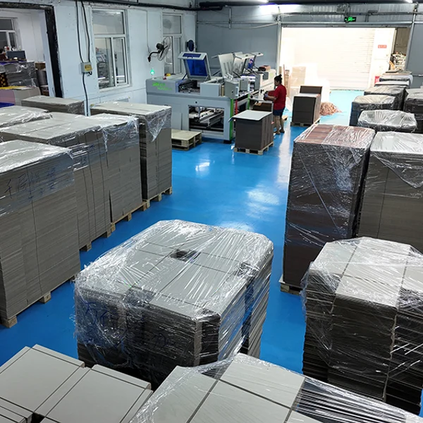 Укрепляя основу сырья, компания Longfeng Packaging строго контролирует качество сырья из серого картона.