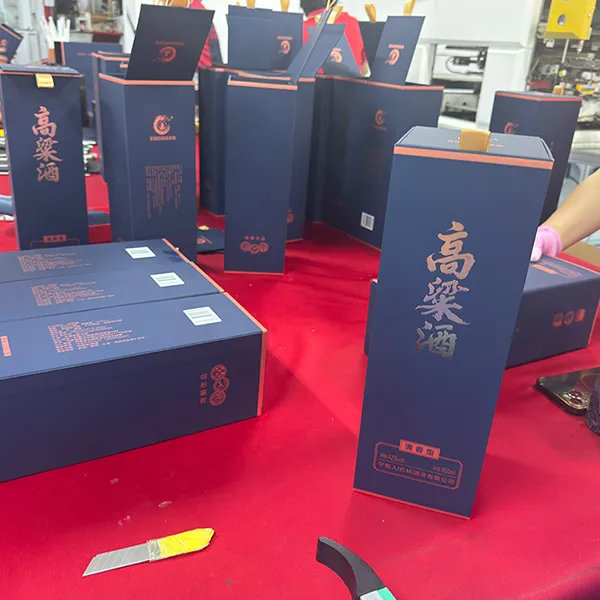 Компания Changchun Longfeng Packaging наладила серийный выпуск подарочных коробок премиум-класса для соргового алкоголя, демонстрируя высокий уровень компетенций в сфере производства упаковки по индивидуальному заказу.