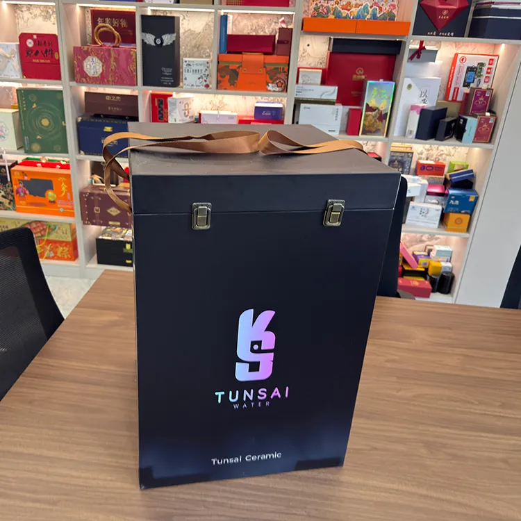Компания Changchun Longfeng Packaging разработала и выпустила на рынок новую большую подарочную коробку, а для трансграничного рынка Евразии доступны различные варианты индивидуальной упаковки.
