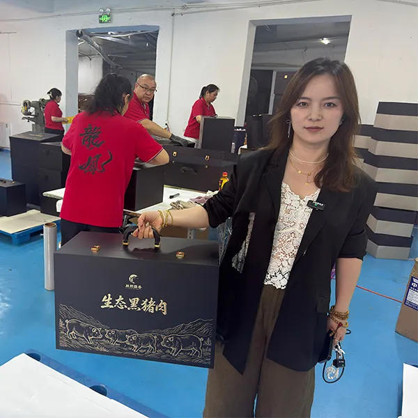 Компания Changchun Longfeng Packaging осуществляет серийное производство высококачественных переносных подарочных коробок для мясной продукции, а экспортные заказы на экологичную упаковку для мяса выполняются в плановом порядке.
