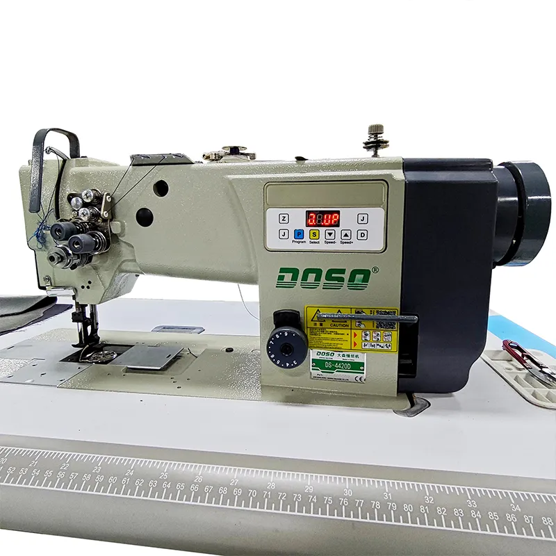Компьютеризированная двухигольная плоскошовная машина с 3-х сторонней синхронной подачей и автоматической обрезкой нити Doso DS-4420D