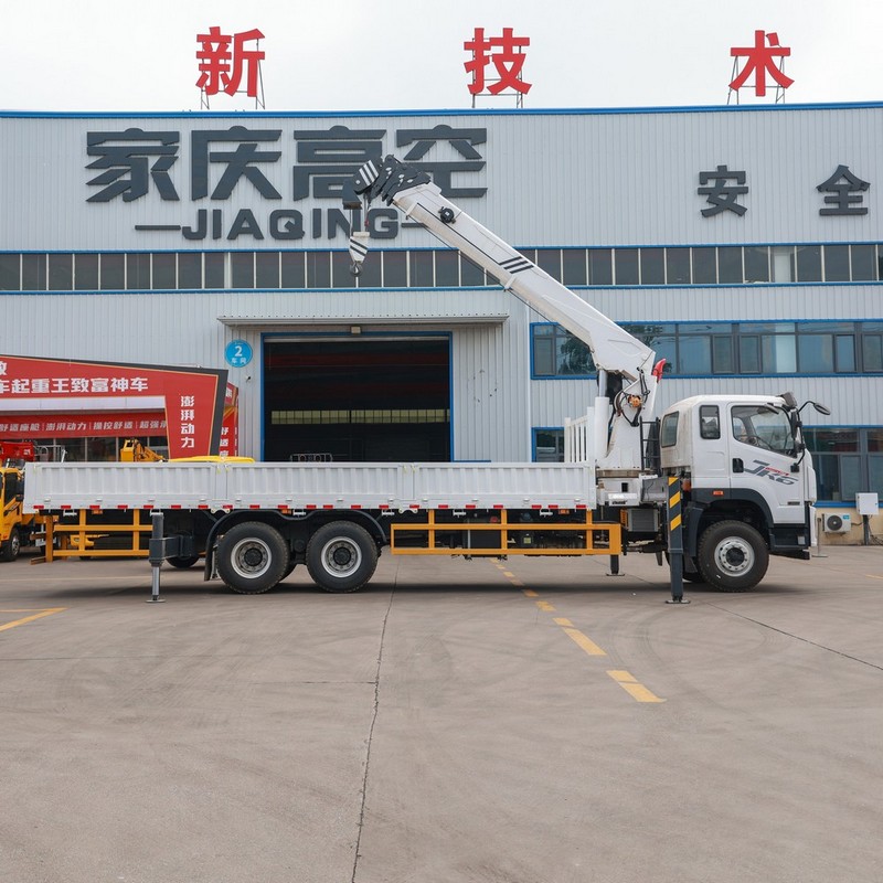 10t JieFang Кран на автомобильном шасси