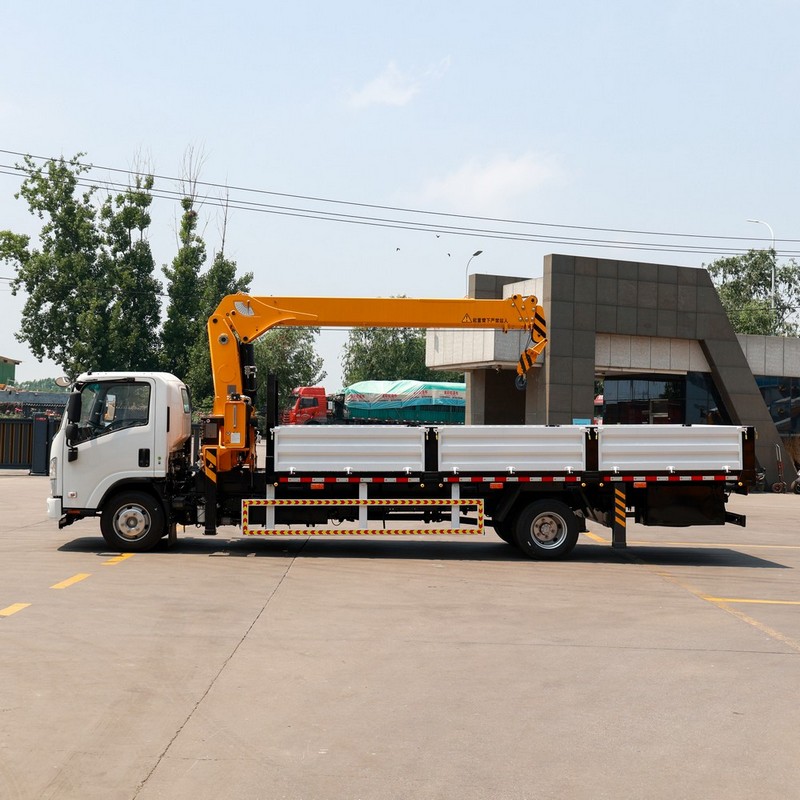 6.3t ISUZU 700P Кран на автомобильном шасси
