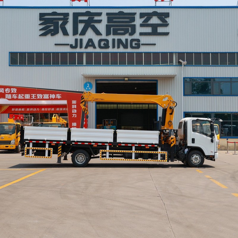6.3t ISUZU 700P Кран на автомобильном шасси