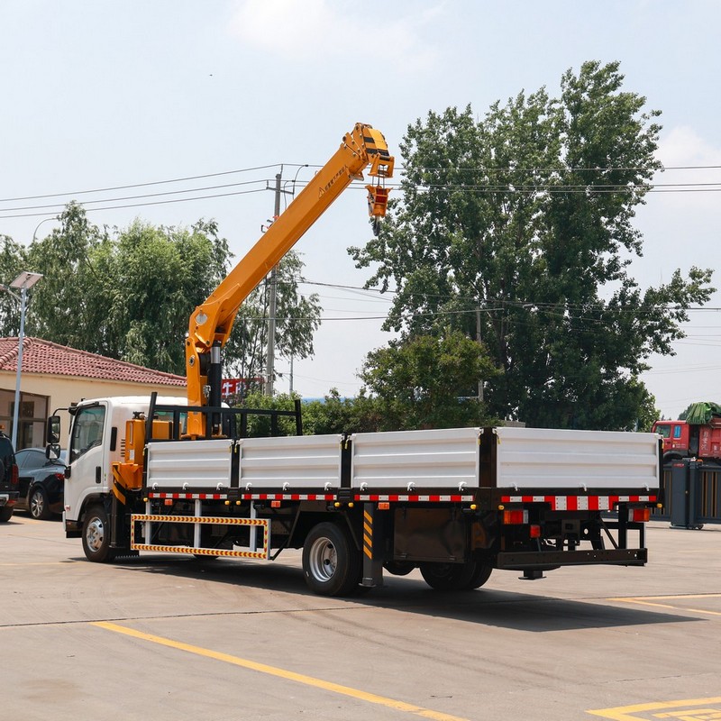 6.3t ISUZU 700P Кран на автомобильном шасси