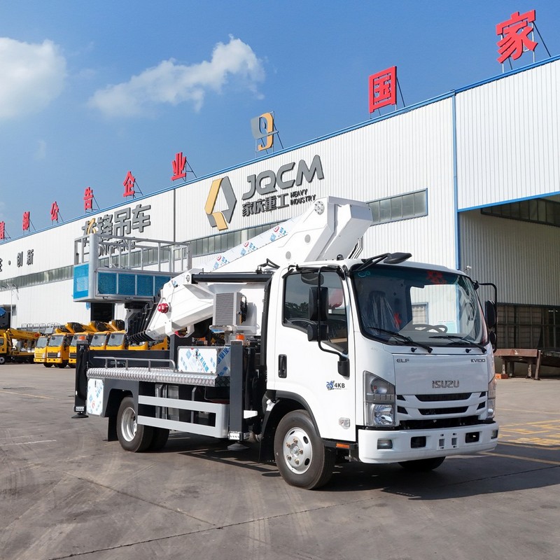 Автомобильная вышка с рабочей высотой 35 м на шасси ISUZU KV100