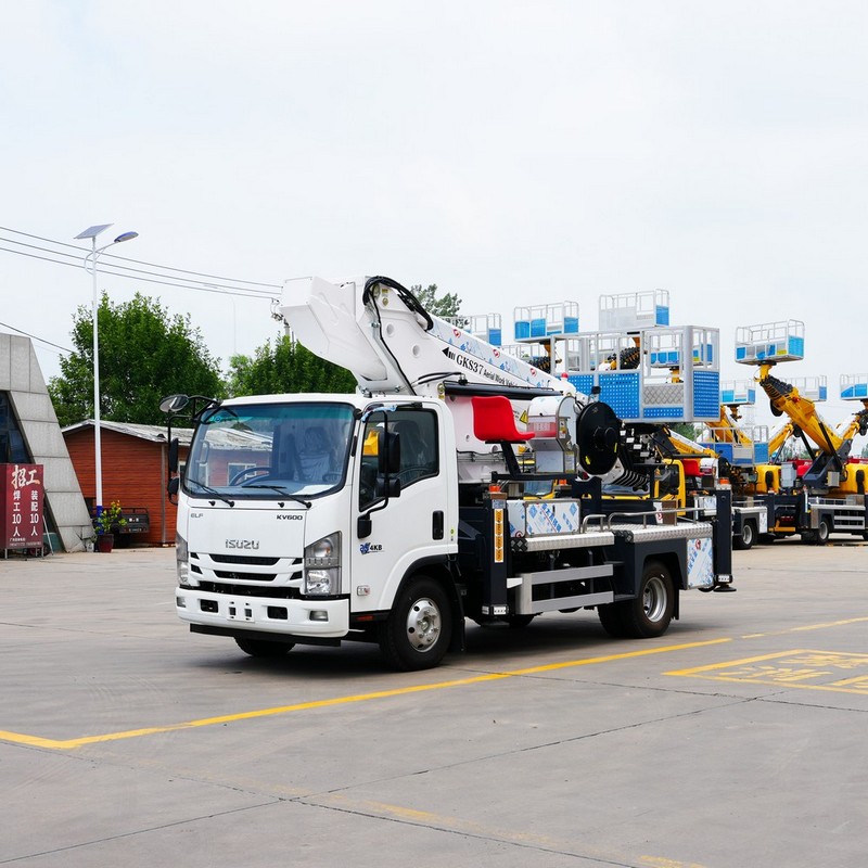 Автомобильная вышка с рабочей высотой 37 м на шасси ISUZU KV600