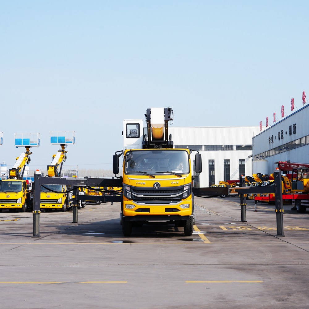 Автомобильная вышка с рабочей высотой 47 м на шасси DONGFENG HUASHEN