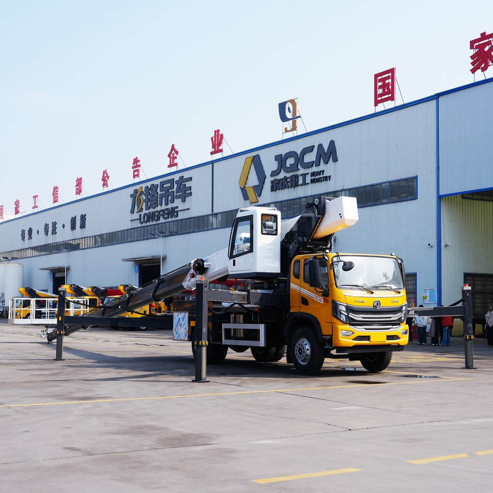 Автомобильная вышка с рабочей высотой 47 м на шасси DONGFENG HUASHEN