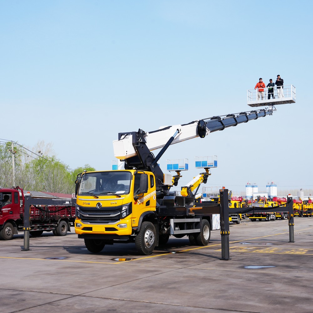 Автомобильная вышка с рабочей высотой 47 м на шасси DONGFENG HUASHEN