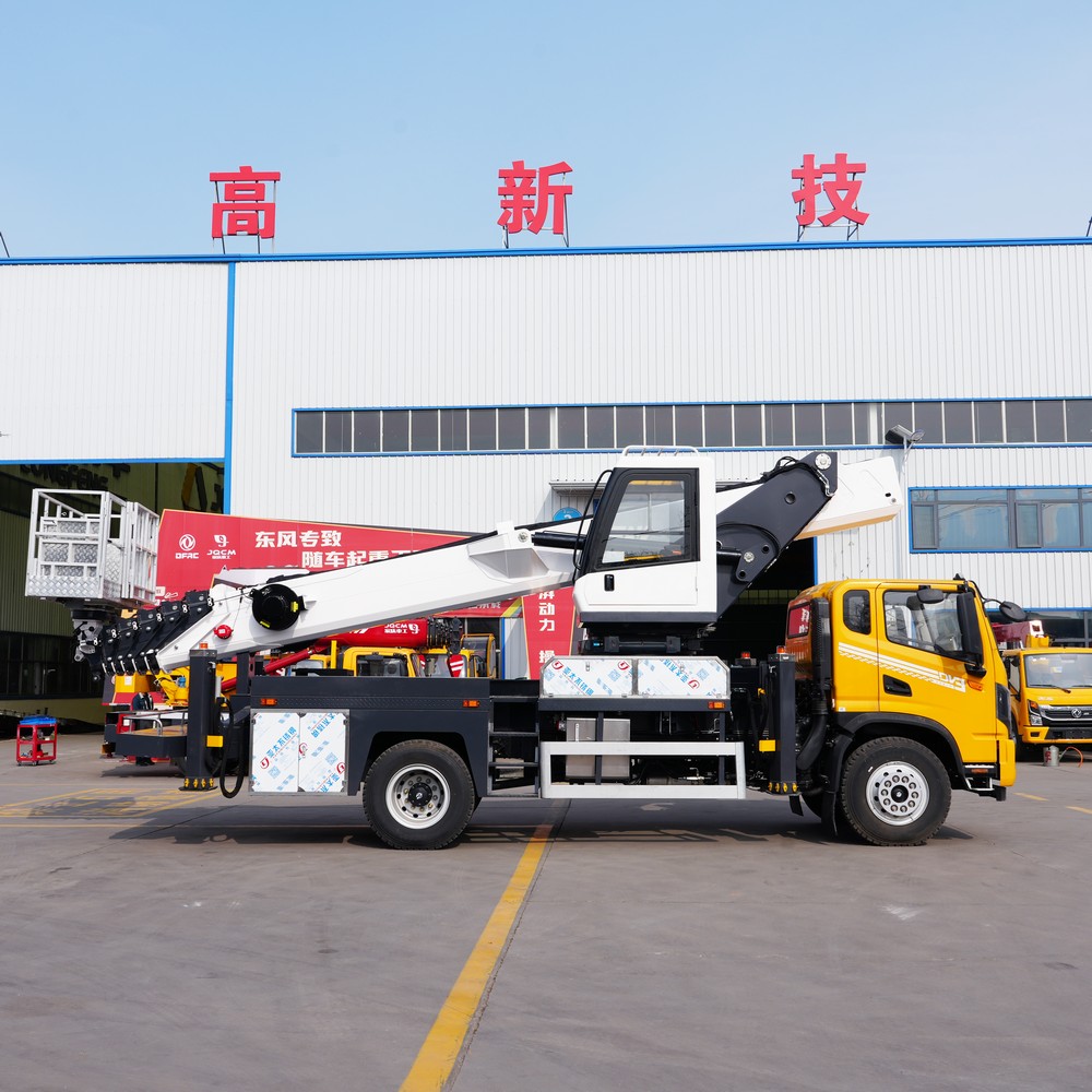 Автомобильная вышка с рабочей высотой 47 м на шасси DONGFENG HUASHEN
