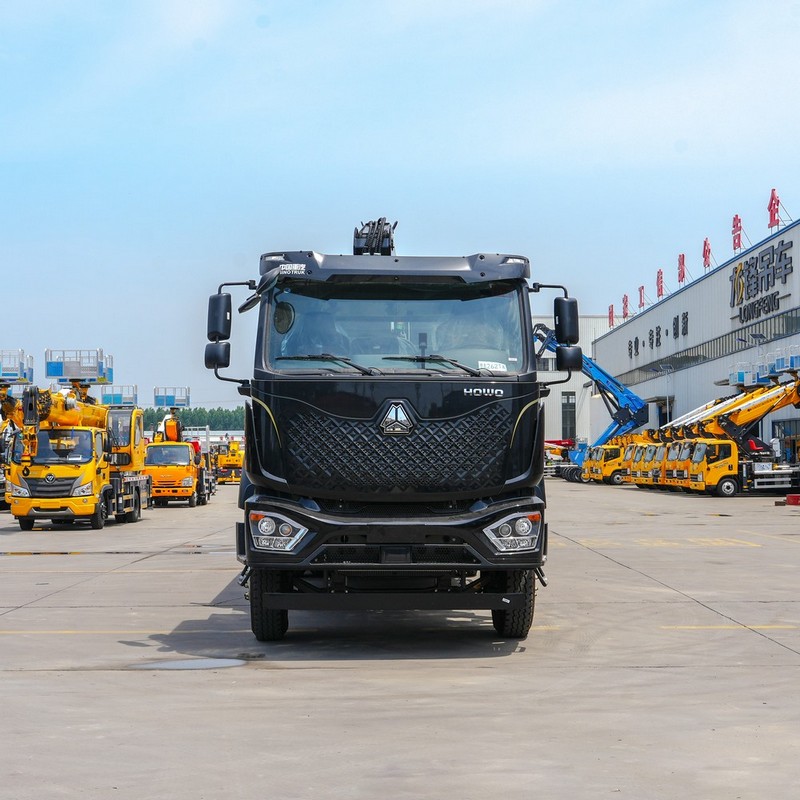 Автомобильный кран грузоподъёмностью 12 тонн с шарнирно-сочленённой (коленчатой) стрелой на шасси HOWO