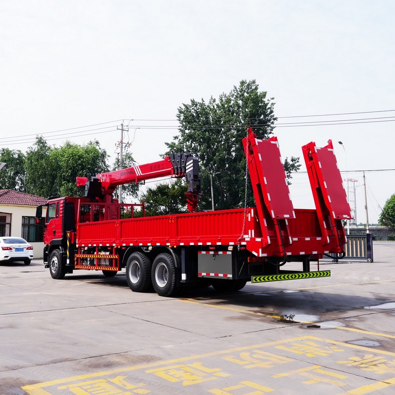 Автомобильный кран грузоподъёмностью 12 тонн на шасси HOWO