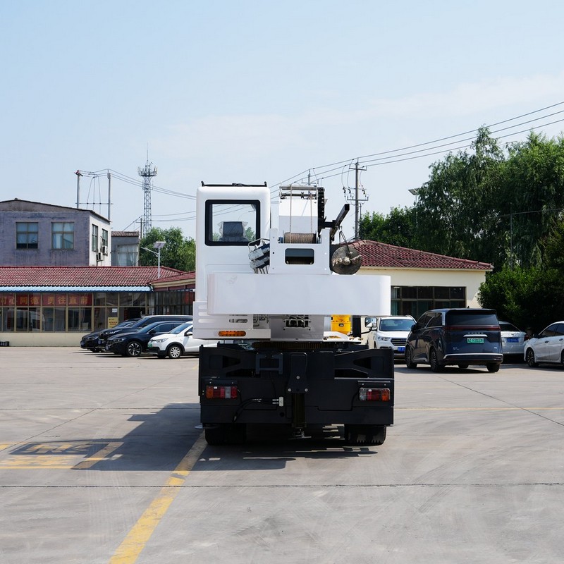 Автомобильный кран грузоподъёмностью 8 тонн на шасси ISUZU KV600
