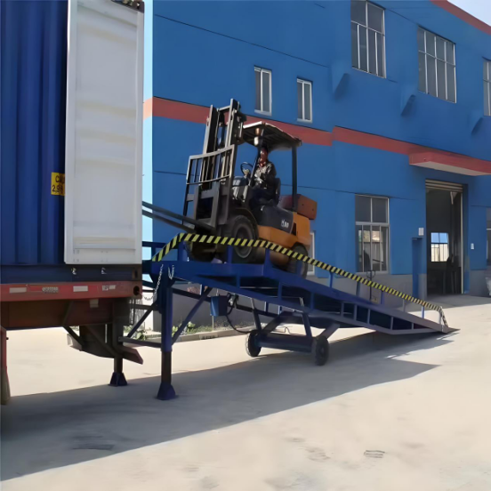 Ключевые технологии подъемников для грузовиков «Юхун» обеспечивают надежную поддержку; массовый экспорт в Россию укрепляет репутацию качества на зарубежных рынках