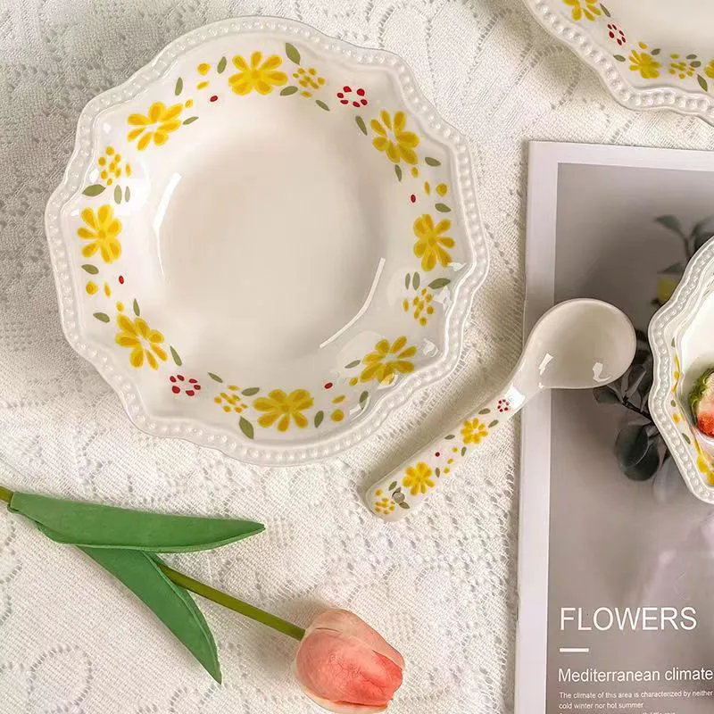 Винтажная тарелка с мелким бисерным узором, керамический набор посуды — домашний набор с маленькими желтыми цветами: тарелки, миски, чашки, блюдца