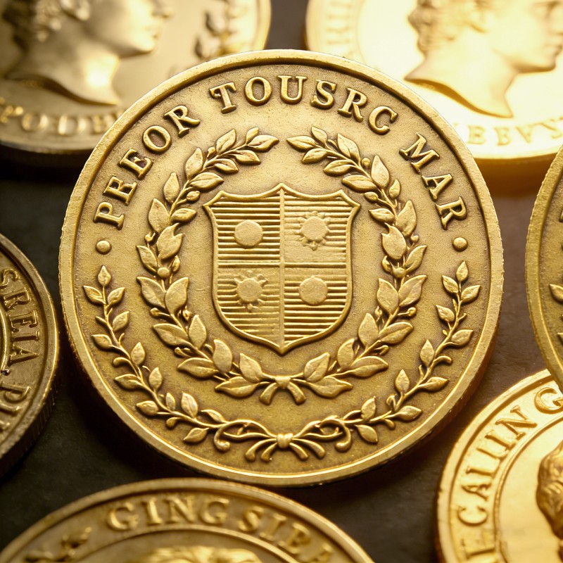 Изготовление металлических значков и памятных монет с матовым покрытием