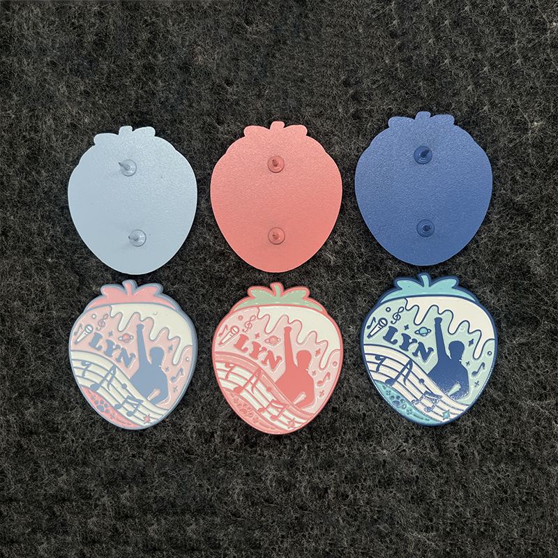 Изготовление металлических значков и памятных монет с технологией окраски распылением