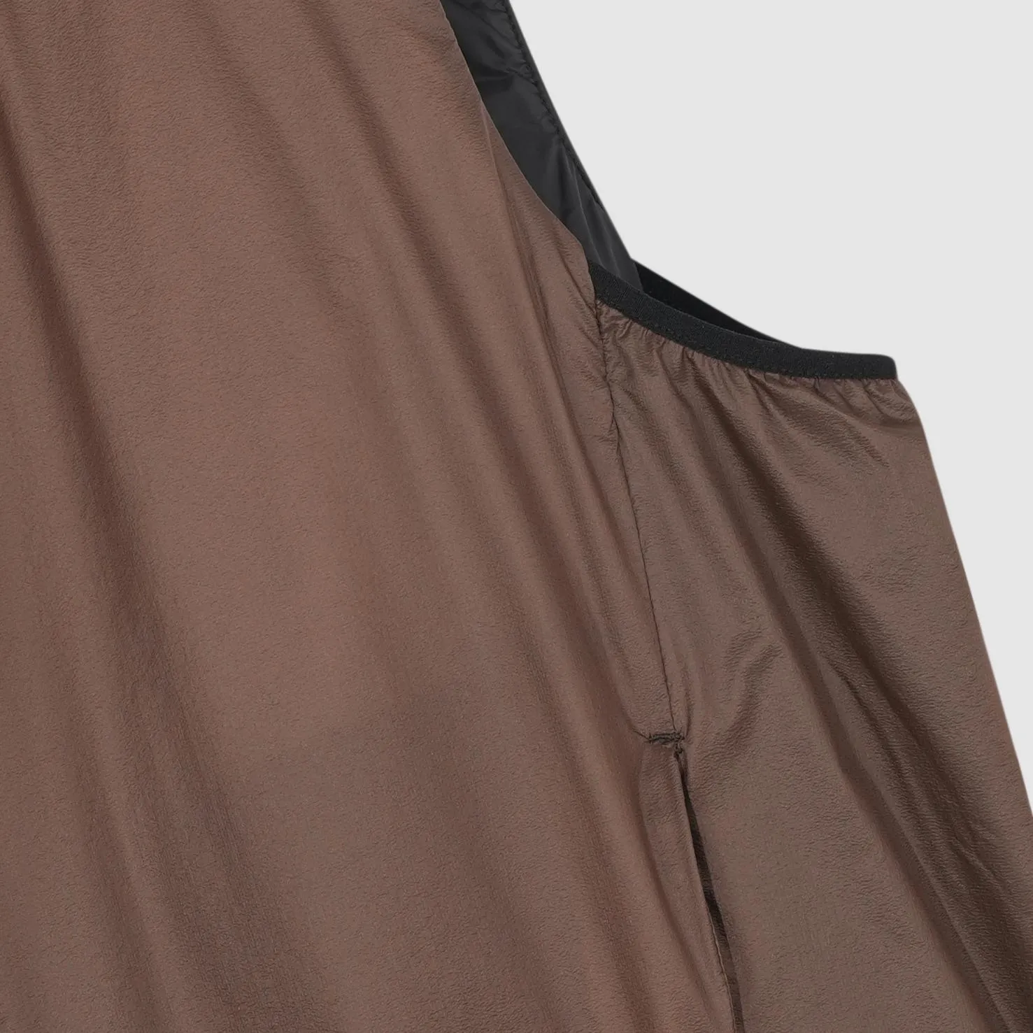 МУЖСКОЙ СТЁГАНЫЙ ЖИЛЕТ ИЗ ТКАНОЙ ТКАНИ