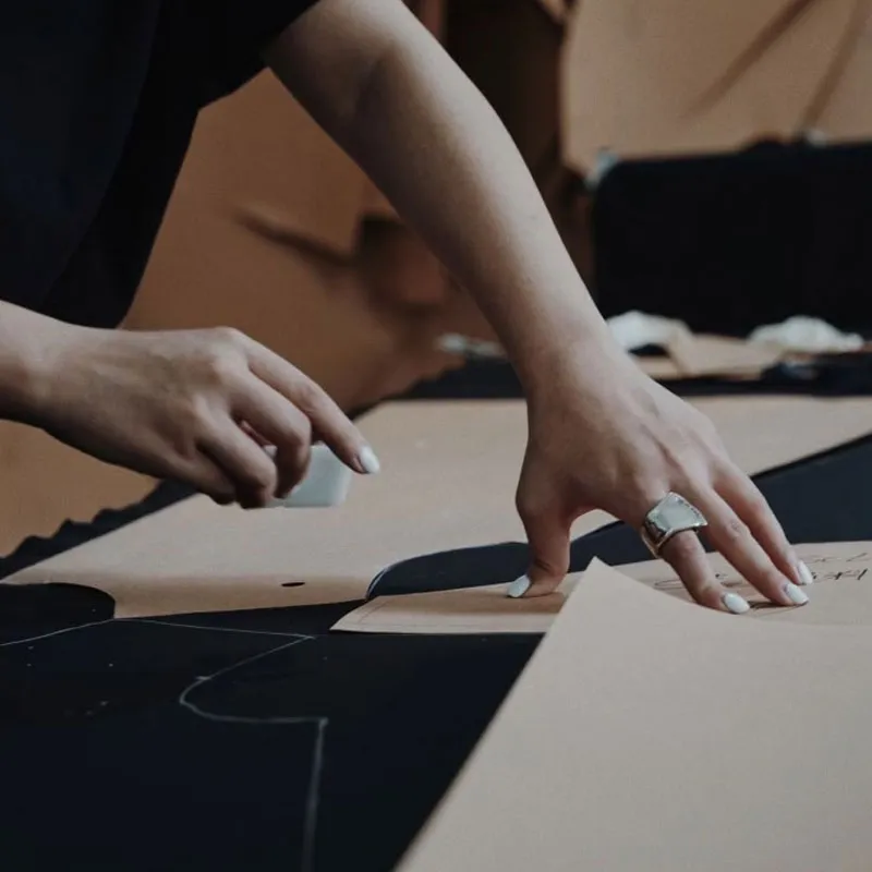 От концепции до одежды – полный процесс индивидуального дизайна для брендов