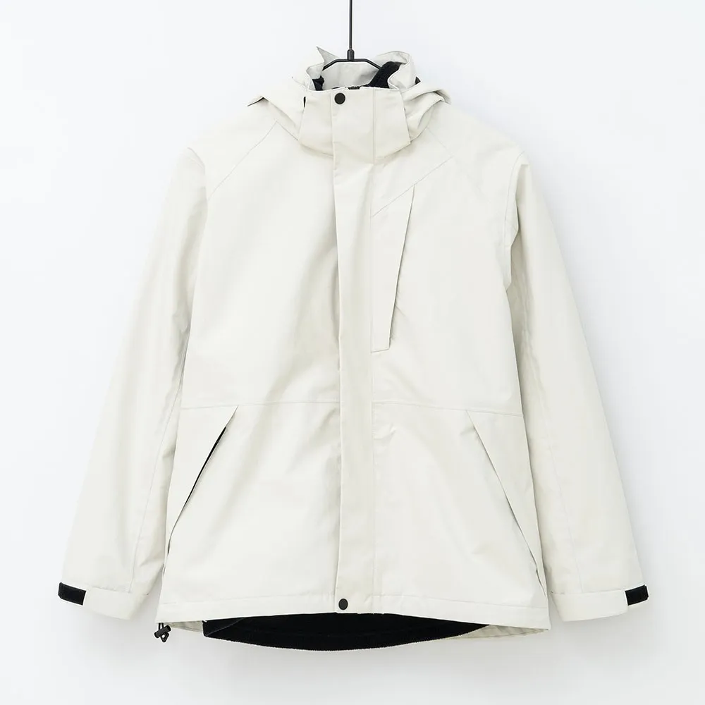 Белая куртка на флисовой подкладке