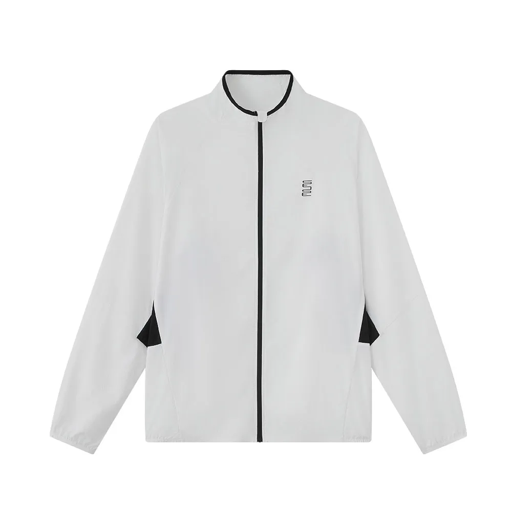 Белая спортивная одежда для защиты от солнца