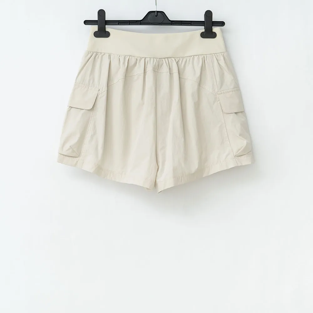 Женские спортивные шорты с карманами