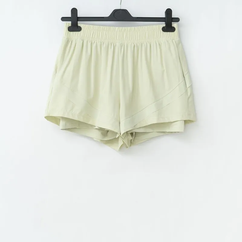 Женские спортивные шорты