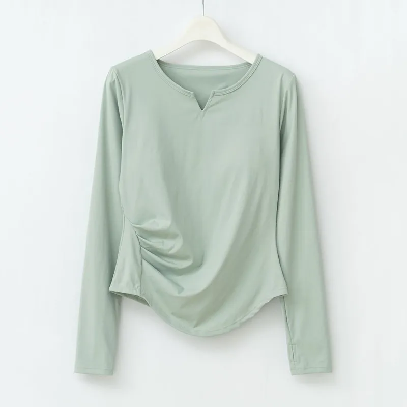 Женский спортивный топ с V-образным вырезом