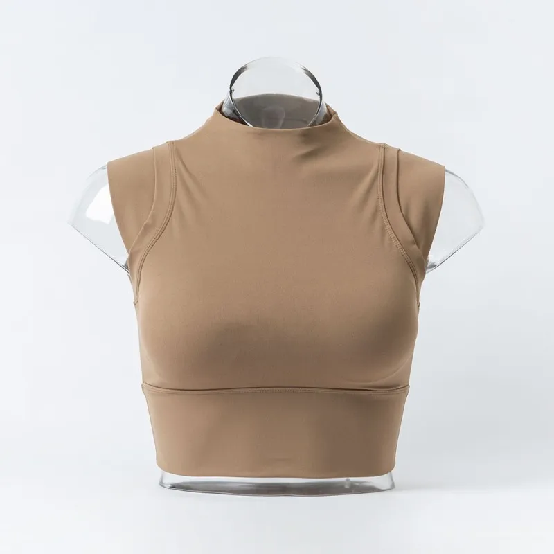 Женский спортивный топ с полувысоким воротником