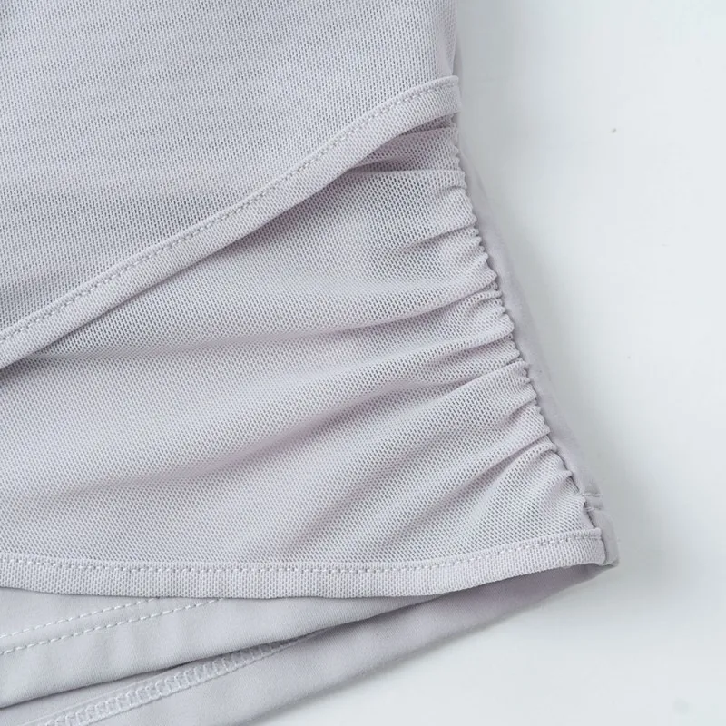 Женский спортивный топ