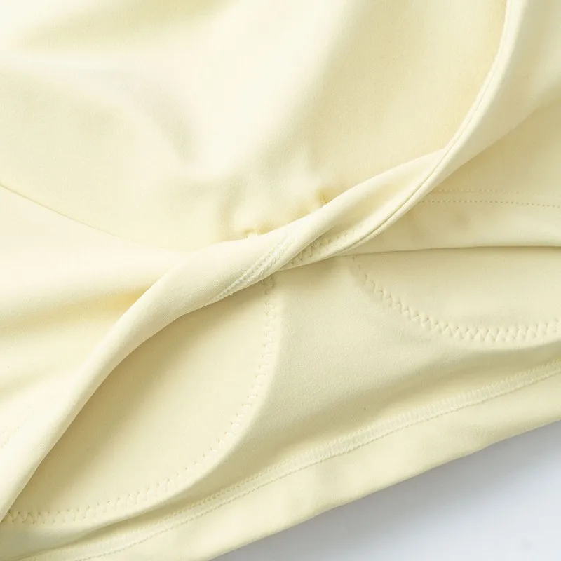 Женский спортивный топ