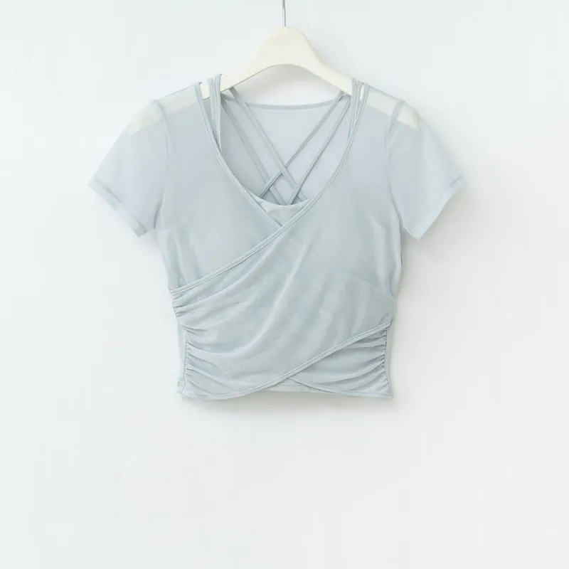 Женский спортивный укороченный топ