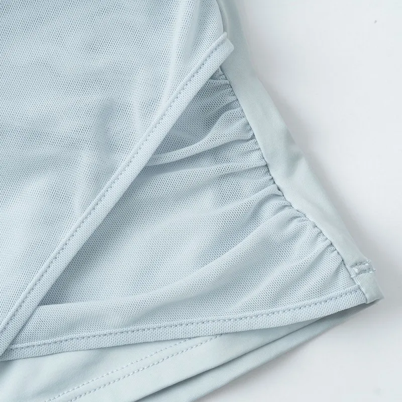 Женский спортивный укороченный топ