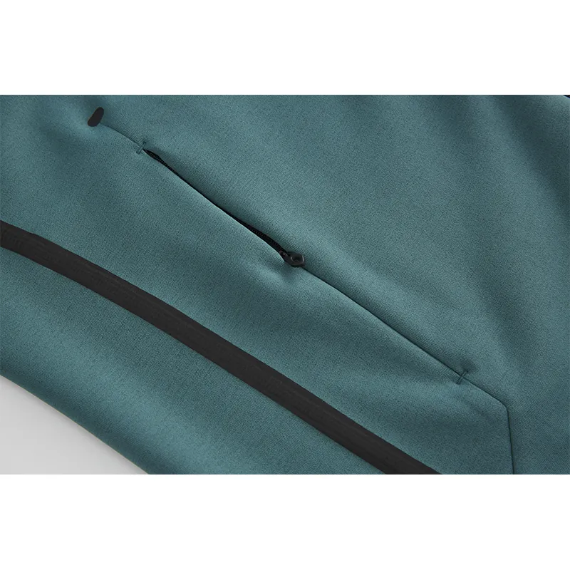 Мужской трикотажный кардиган с капюшоном