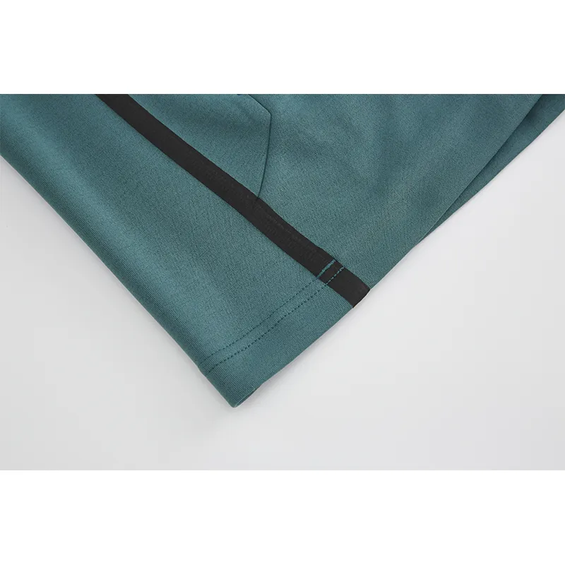 Мужской трикотажный кардиган с капюшоном