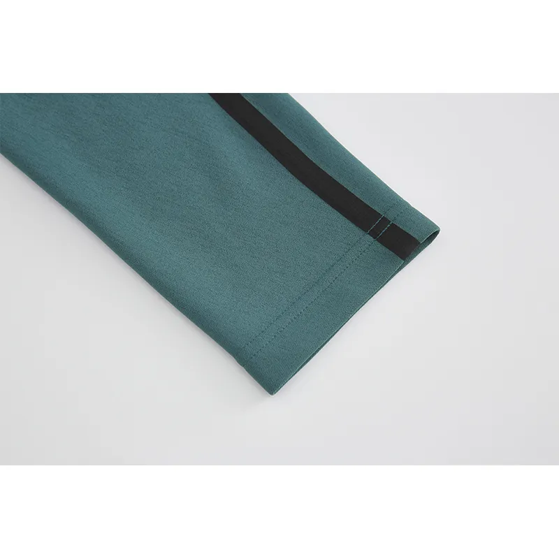 Мужской трикотажный кардиган с капюшоном