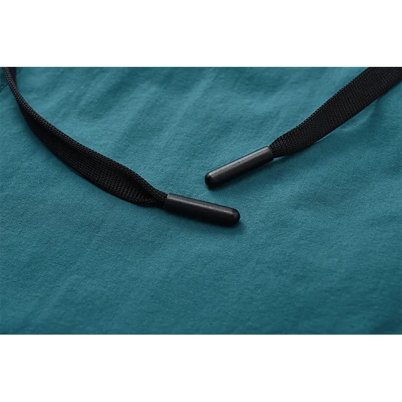 Шорты из тянущейся ткани с термоклеевыми полосками