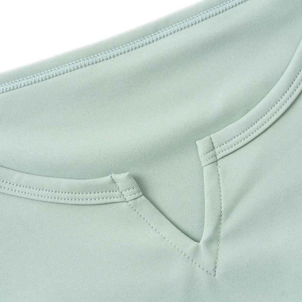 Женский спортивный топ с V-образным вырезом