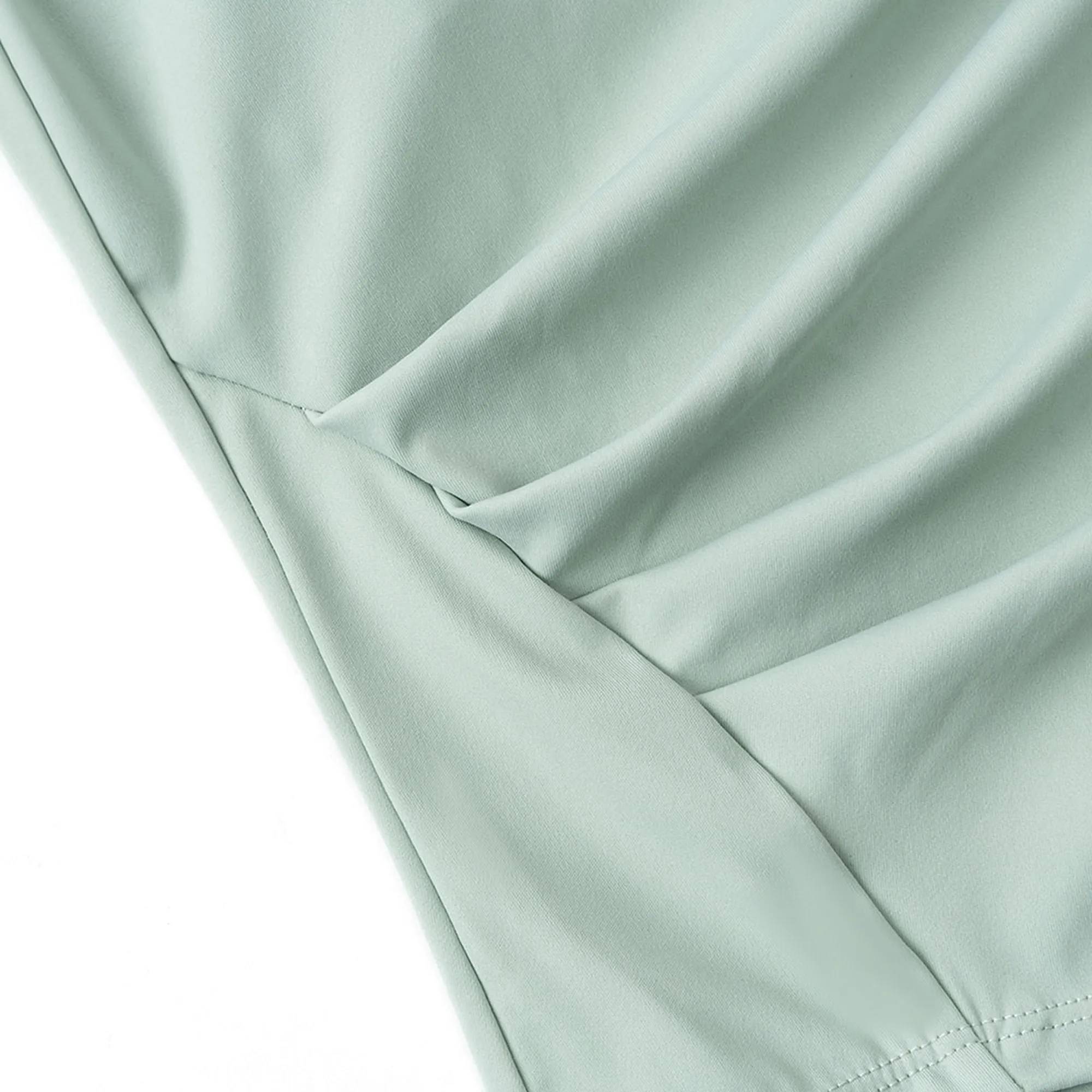 Женский спортивный топ с V-образным вырезом