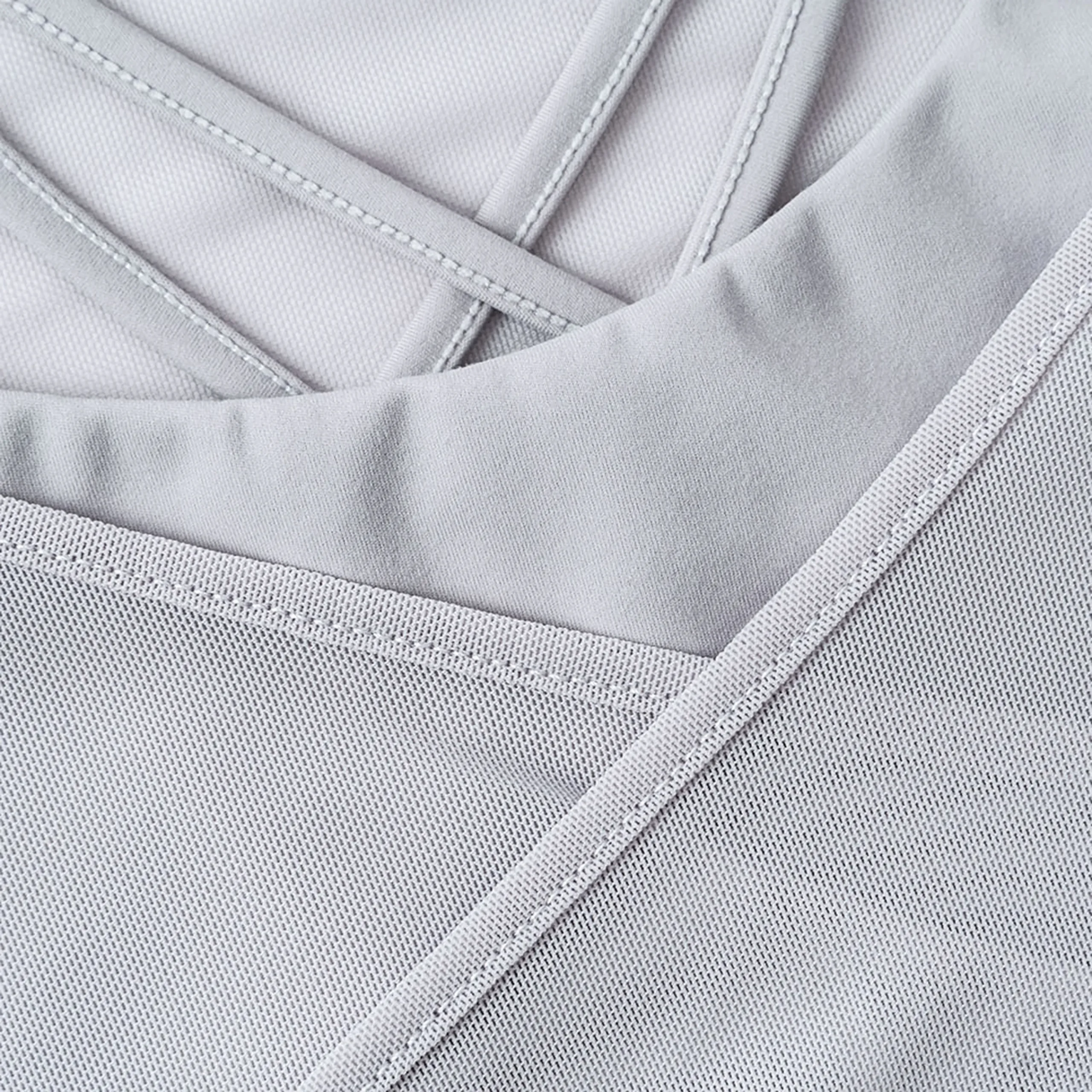 Женский спортивный топ