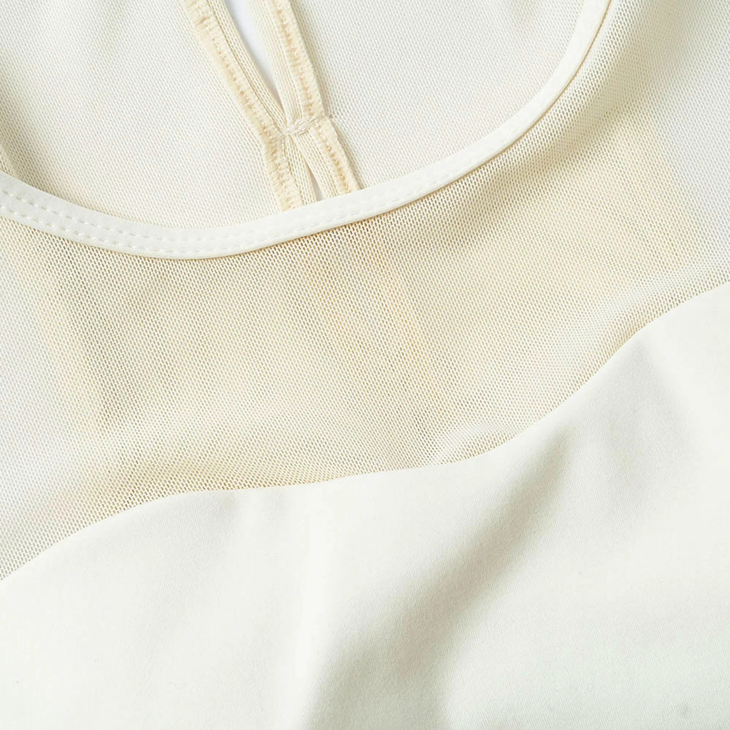 Женский спортивный топ