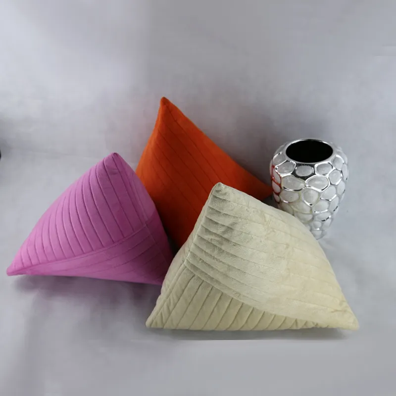 Асимметричная декоративная подушка