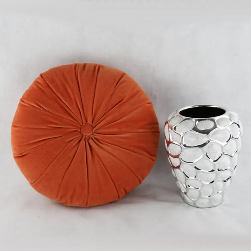 Асимметричная декоративная подушка