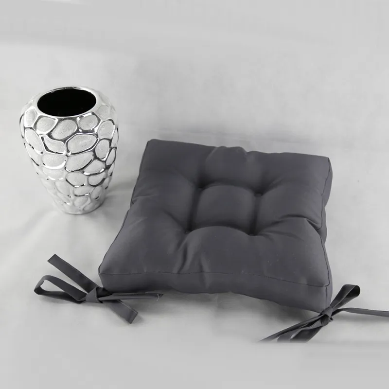 Асимметричная декоративная подушка